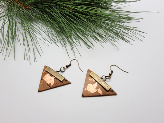 Birch bark earrings with a copper design